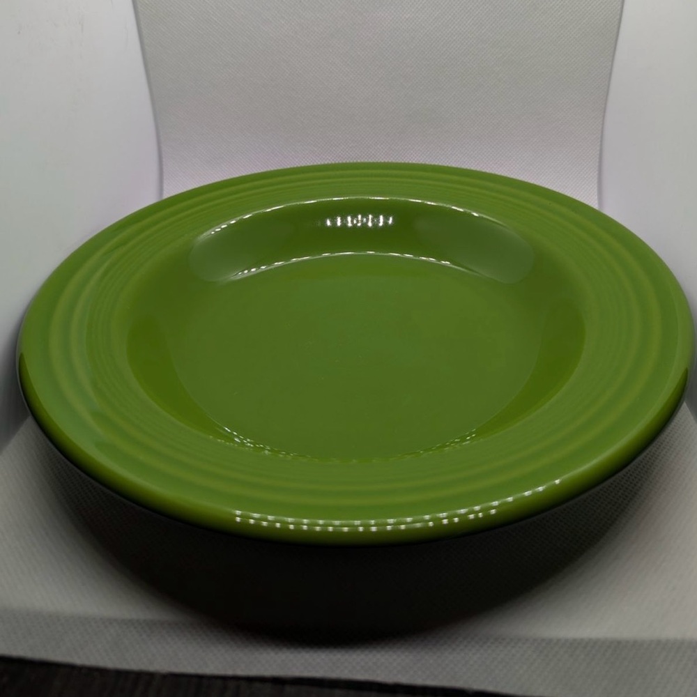 Fiestaware post 86 retired color Shamrock, Classic Rim 9 Inch Soup Bowl 13 OZ